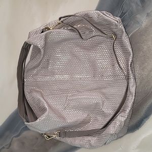 Laura Di Maggio taupe and gold iridescent leather woven handbag with cross strap